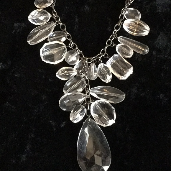 Necklace with clear beads. - Picture 2 of 4